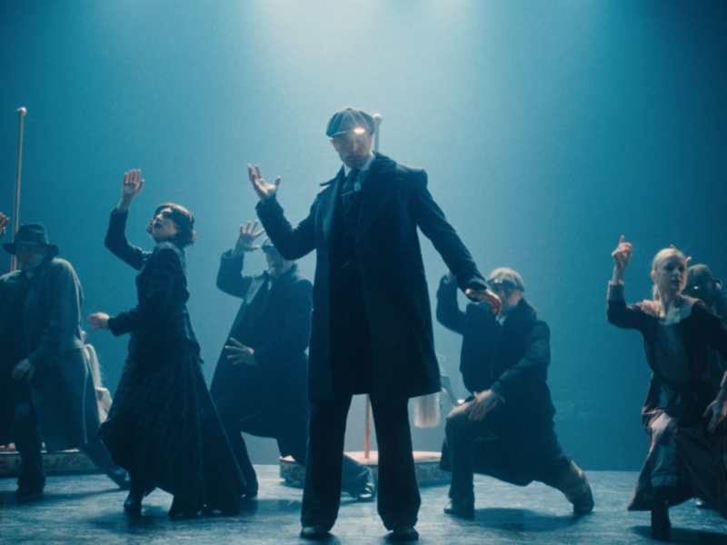 Still from Peaky Blinders. People wear smart, 1920's style clothes. They dance on stage.
